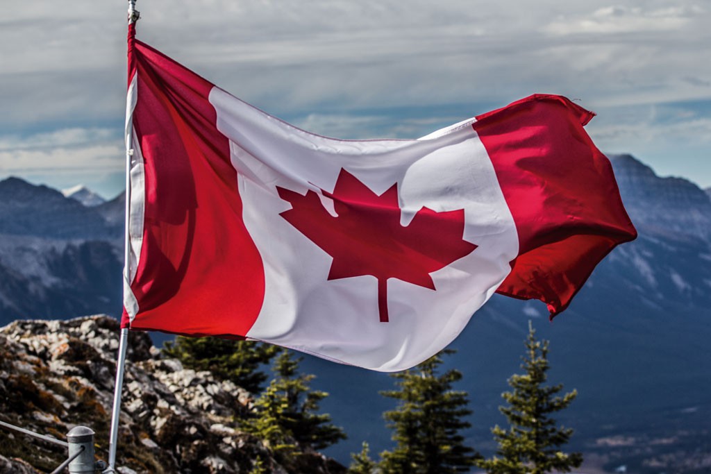 Bandera-canadiense-Sulphur-mountain