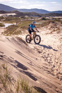 Las dunas de Florianópolis ya son ampliamente utilizadas para trekking, cabalgatas y sandboard. Las Fat bikes utilizan los mismos caminos pero con un menor impacto. 
